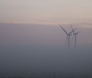 Превью обои ветряные мельницы, туман, поле, минимализм