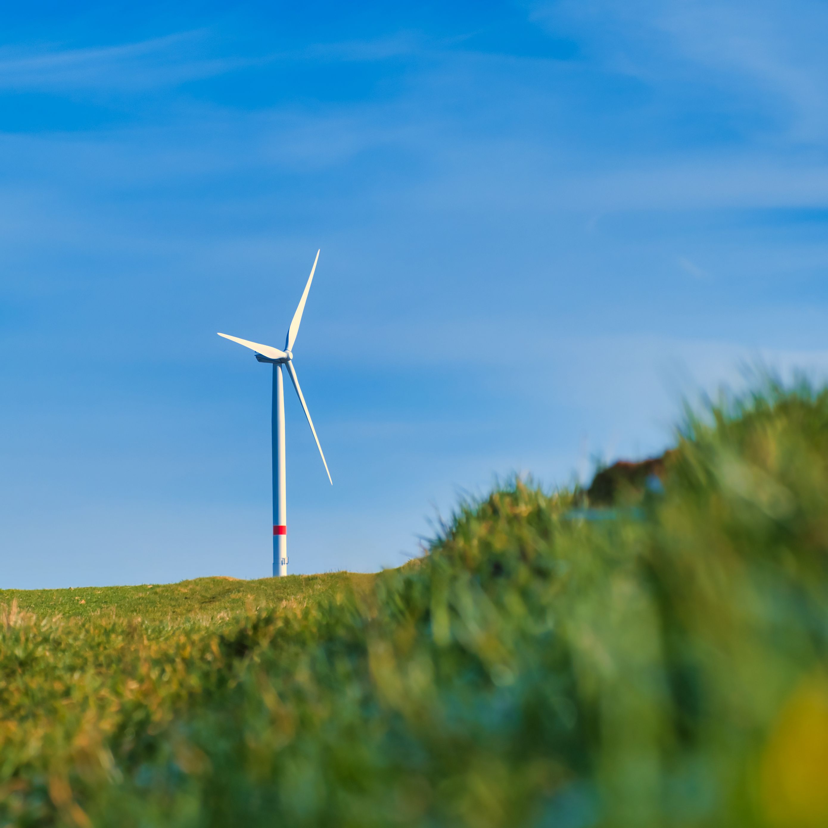 Best wind. Обои на телефон ветряки. Ветряки обои на айфон. Ветрогенератор фоновый рисунок. Ульяновские ветрогенераторы обои для рабочего стола.