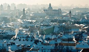 Превью обои вильнюс, литва, городской пейзаж, крыши, дым, панорама