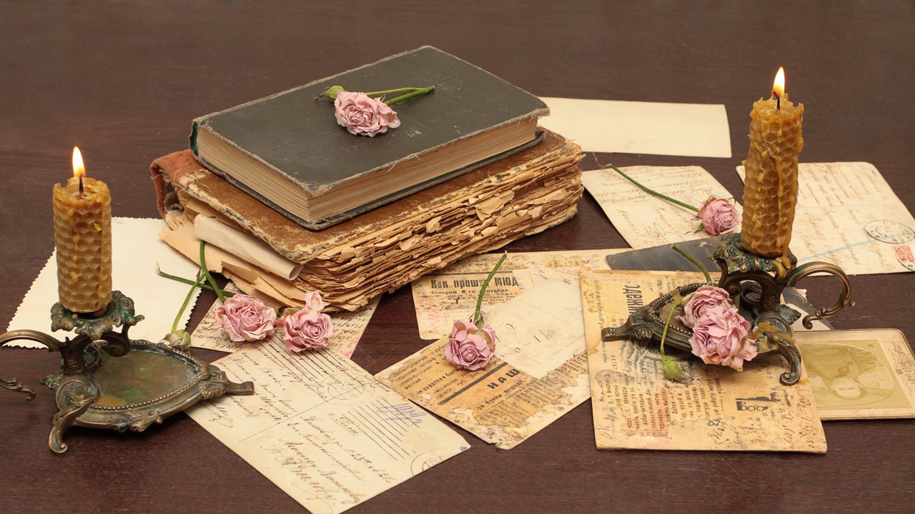 Обои винтаж, книги, старые, цветы, розы, свечи, подсвечники, письма, открытки, бумага, стол