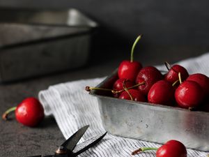 Превью обои вишни, ягоды, ножницы, фрукты