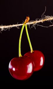 Превью обои вишня, ягоды, красный, нитка