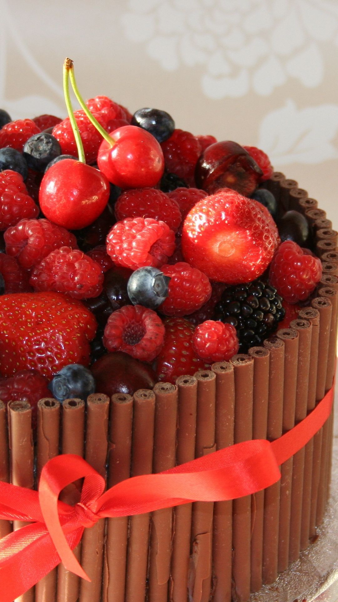 Шоколадные тортики с фруктами