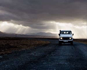 Превью обои внедорожник, дорога, вечер, небо