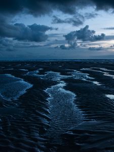 Превью обои вода, берег, рельеф, горизонт, облака