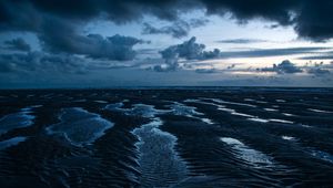 Превью обои вода, берег, рельеф, горизонт, облака