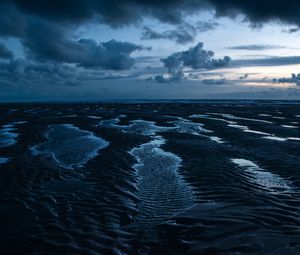 Превью обои вода, берег, рельеф, горизонт, облака