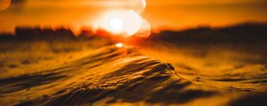 Превью обои вода, блики, боке, закат, размытость