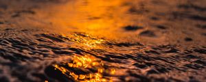 Превью обои вода, блики, закат, свет, макро