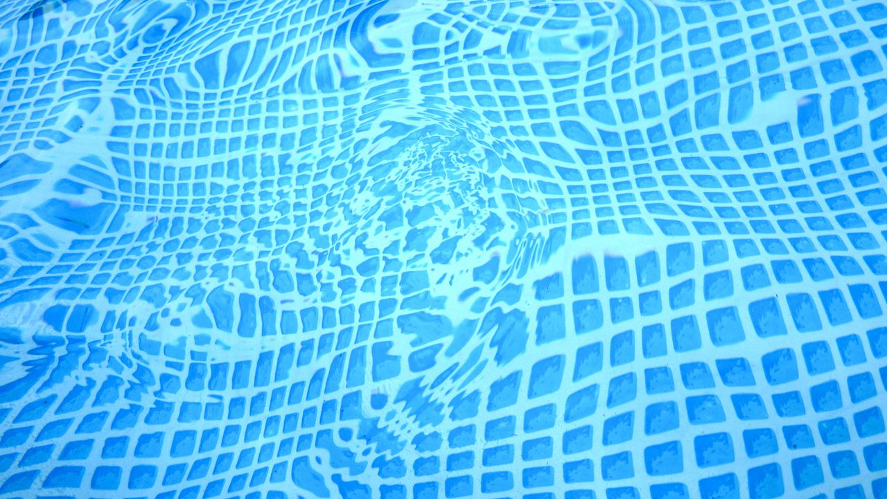 Обои вода, дно, бассейн, искажение, синий