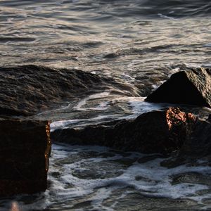 Превью обои вода, камни, волны, пена