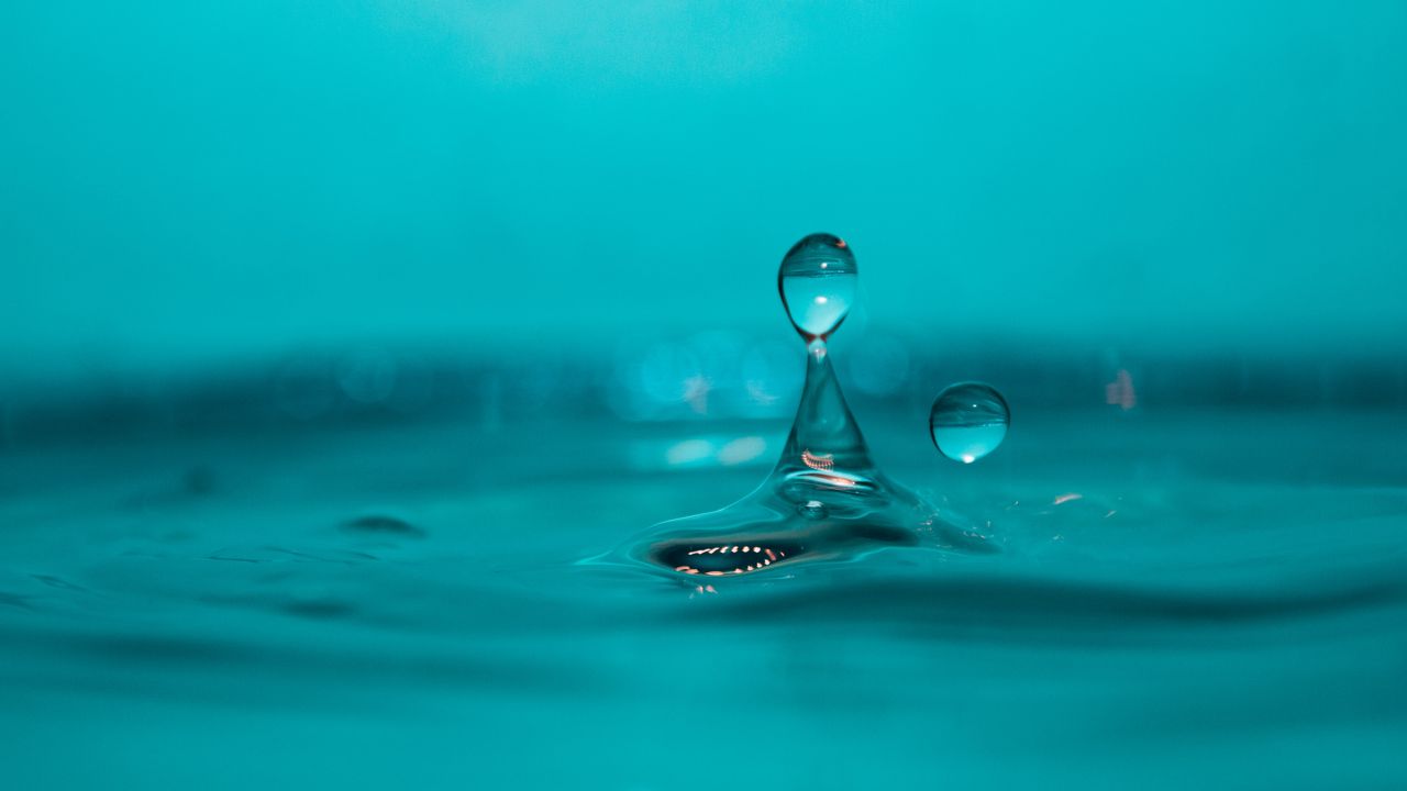 Обои вода, капли, макро, синий