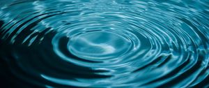 Превью обои вода, круги, крупным планом