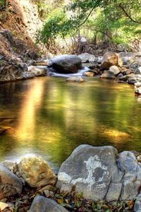 Превью обои вода, озеро, камни, просветы