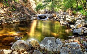 Превью обои вода, озеро, камни, просветы