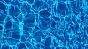 Превью обои вода, поверхность, бассейн, рябь, синий, прозрачный