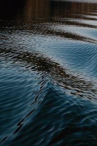 Превью обои вода, поверхность, море, тени