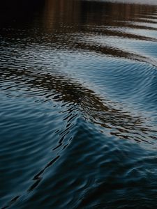 Превью обои вода, поверхность, море, тени