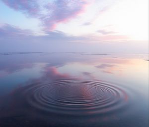 Превью обои вода, поверхность, волны, отражение, природа