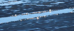 Превью обои вода, река, лед, рельеф, синий