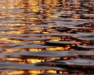 Превью обои вода, река, жидкость, волны, рябь