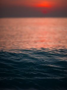 Превью обои вода, рябь, море, закат, горизонт