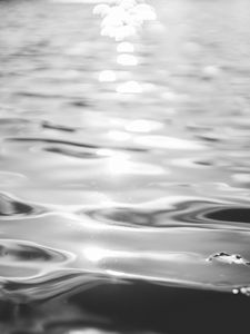 Превью обои вода, рябь, свет, чб