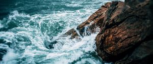 Превью обои вода, скала, волны, море, берег
