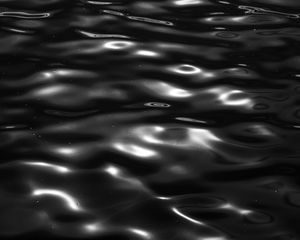 Превью обои вода, волны, блики, рябь, черный