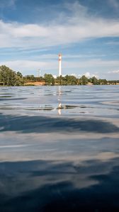 Превью обои вода, волны, маяк, башня, деревья, пейзаж