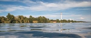 Превью обои вода, волны, маяк, башня, деревья, пейзаж