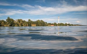 Превью обои вода, волны, маяк, башня, деревья, пейзаж