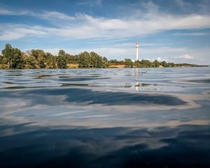 Превью обои вода, волны, маяк, башня, деревья, пейзаж