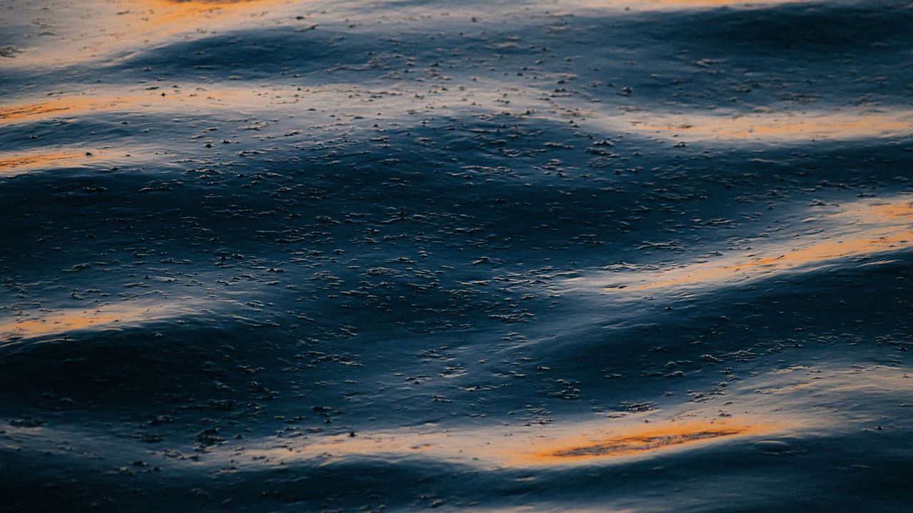 Обои вода, волны, рябь, свет