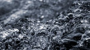 Превью обои вода, волны, рябь, макро, серый