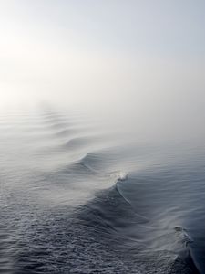 Превью обои вода, волны, туман, минимализм