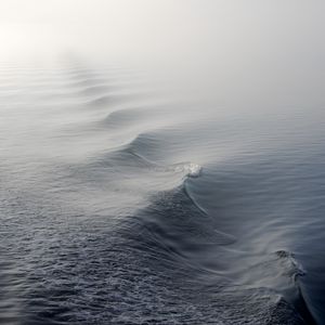 Превью обои вода, волны, туман, минимализм