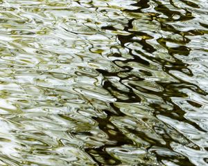 Превью обои водная гладь, блики, волнистый