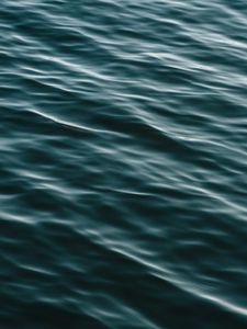 Превью обои водная гладь, рябь, волны, вода, темный