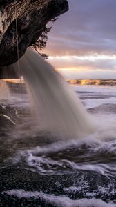 Превью обои водопад, берег, море, пена, вода