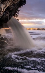 Превью обои водопад, берег, море, пена, вода