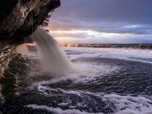 Превью обои водопад, берег, море, пена, вода