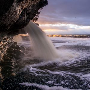 Превью обои водопад, берег, море, пена, вода