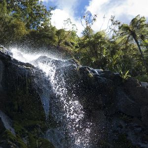 Превью обои водопад, брызги, камни