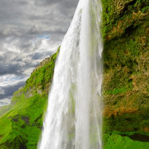 Превью обои водопад, брызги, скала, мох