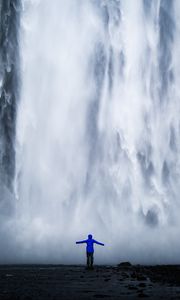 Превью обои водопад, человек, силуэт, обрыв, вода