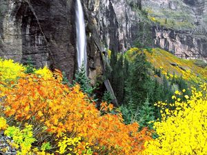 Превью обои водопад, деревья, кроны, скала, осень, поток, шум