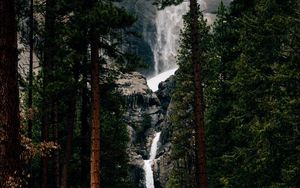 Превью обои водопад, деревья, вода, течение, обрыв