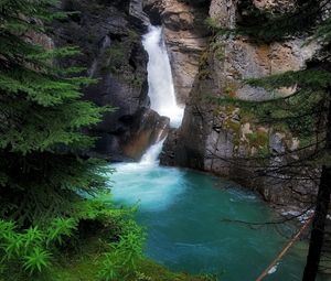 Превью обои водопад, ели, скалы, мох, шум