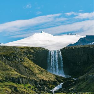 Превью обои водопад, горы, скалы, снег, заснеженный